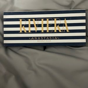 ABH x Riviera Makeup Palette